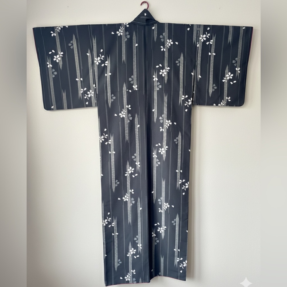 Full Length Japanese Kimono Set | Includes Foldable Display Hanger - Picture 15 of 15